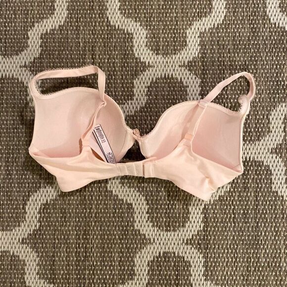Victoria’s Secret push-up bra size 32DD - Picture 2 of 5